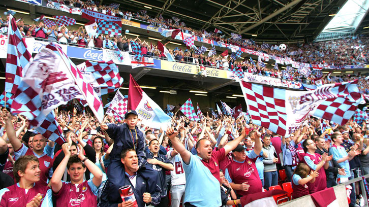 2005 Play-Off final fans