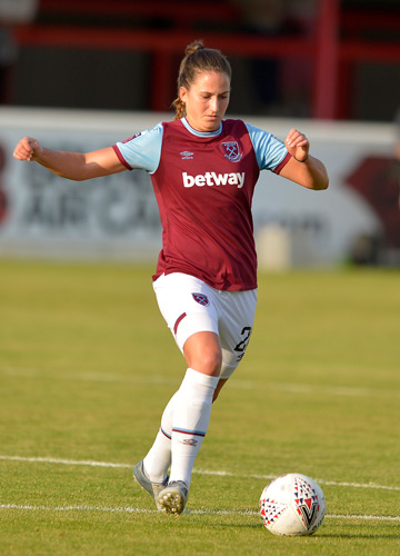 Laura Vetterlein in action against Arsenal