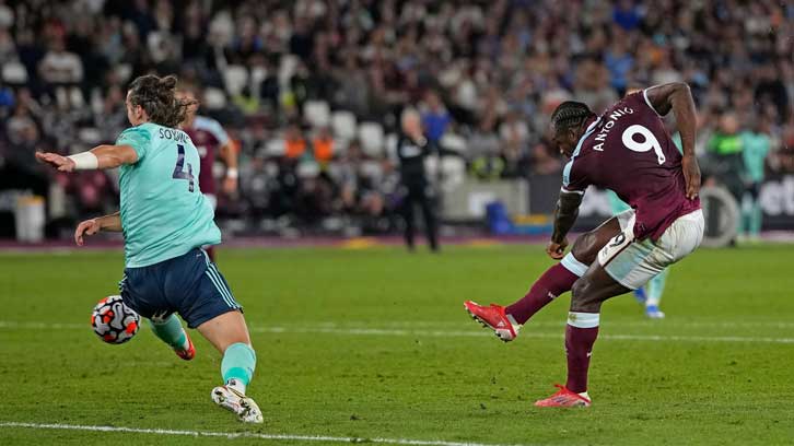 Paolo Di Canio congratulates Michail Antonio on West Ham