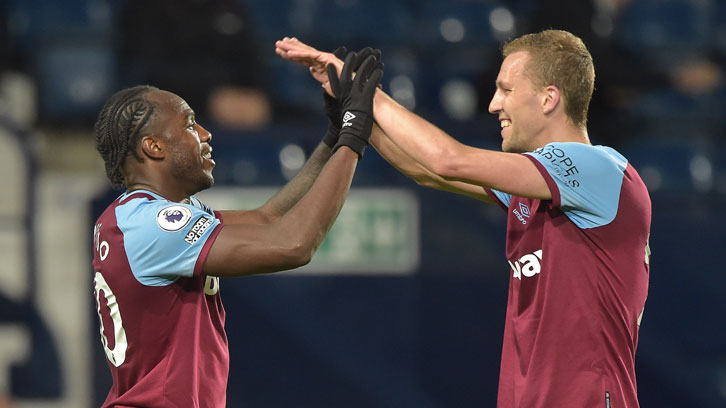 Michail Antonio celebrates with Tomas Soucek