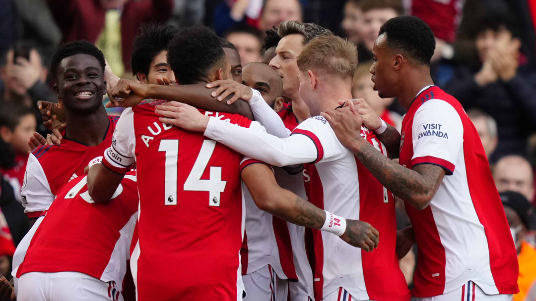 Arsenal players celebrate