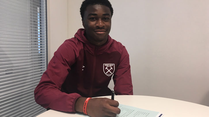 Centre forward Sean Adarkwa signs his first professional contract