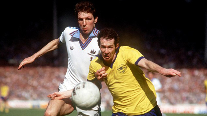 Alvin Martin challenges Liam Brady during the 1980 FA Cup final