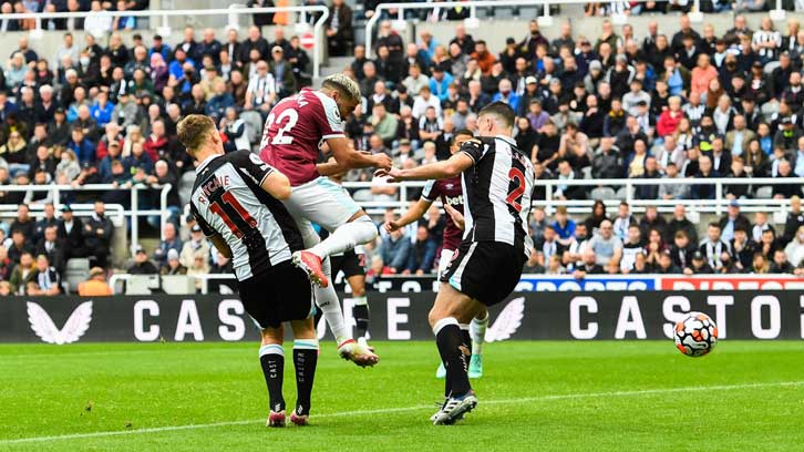 Saïd Benrahma scores at Newcastle United