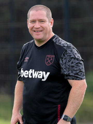 Head coach Matt Beard in West Ham United women's training