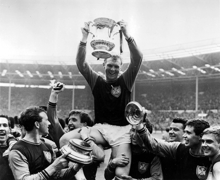 Bobby Moore lifts the FA Cup