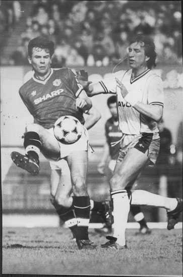 Billy Bonds in action a month before the end of his playing career in March 1988