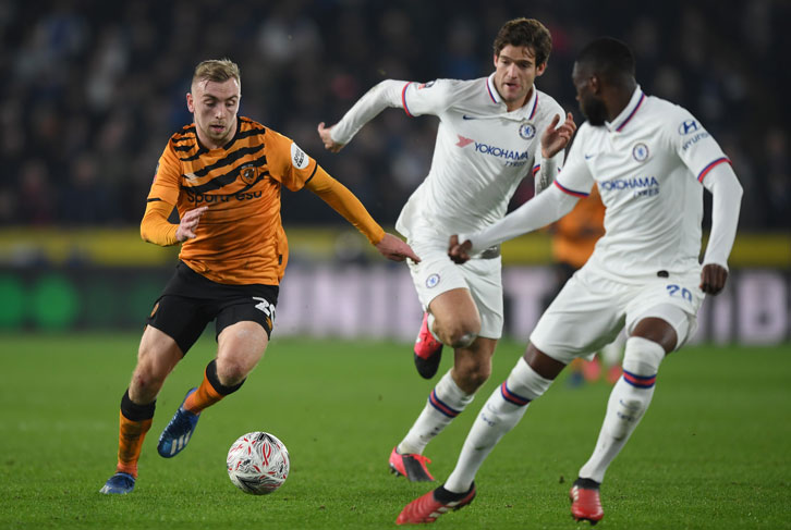 Jarrod Bowen takes on the Chelsea defence