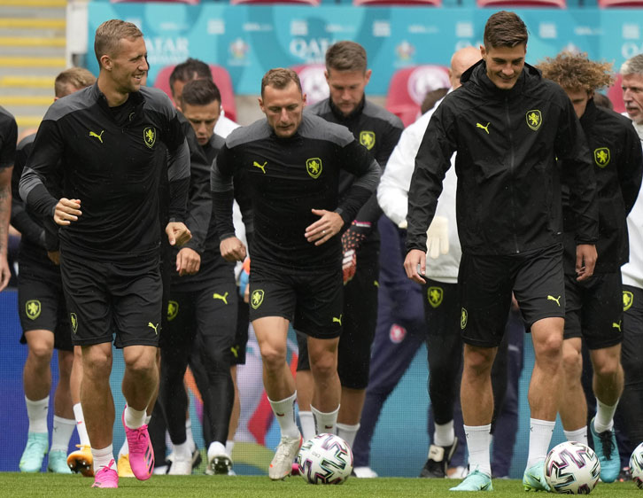 Coufal and Soucek train at Wembley