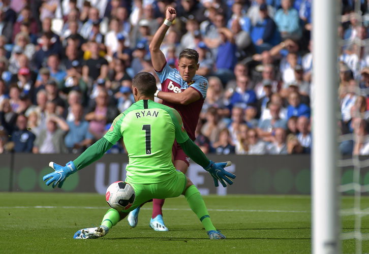 Chicharito scores at Brighton