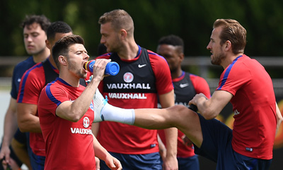 Aaron Cresswell trains with England ahead of their game against France