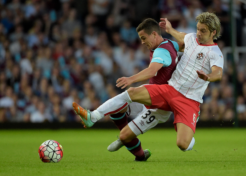 Josh Cullen in action against Lusitans