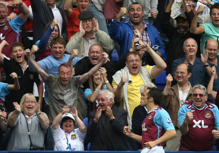 Matty Etherington celebrates scoring at the Madejski Stadium in 2007