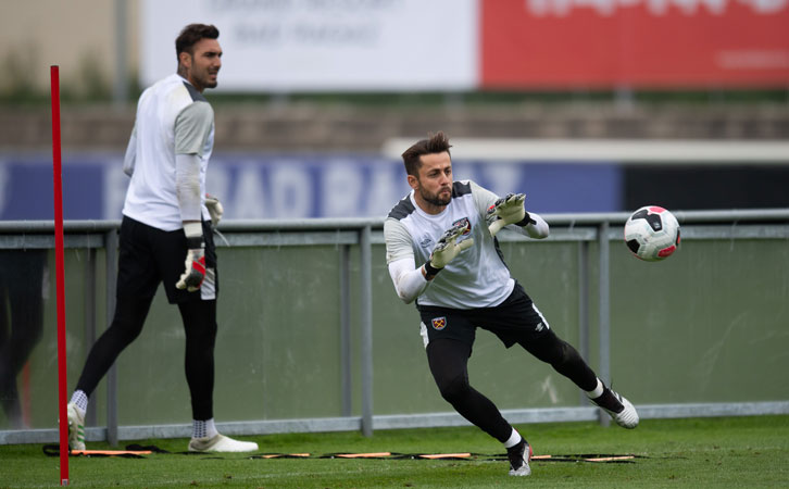 Lukasz Fabianski has offered his experience and support to Roberto