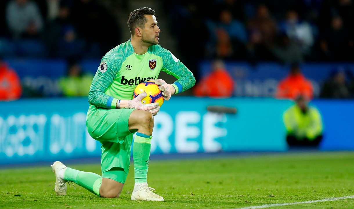 Lukasz Fabianski kicks the ball