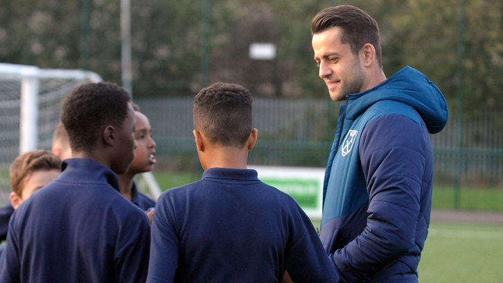 Lukasz Fabianski chats to youngsters at the Lycamobile Cup