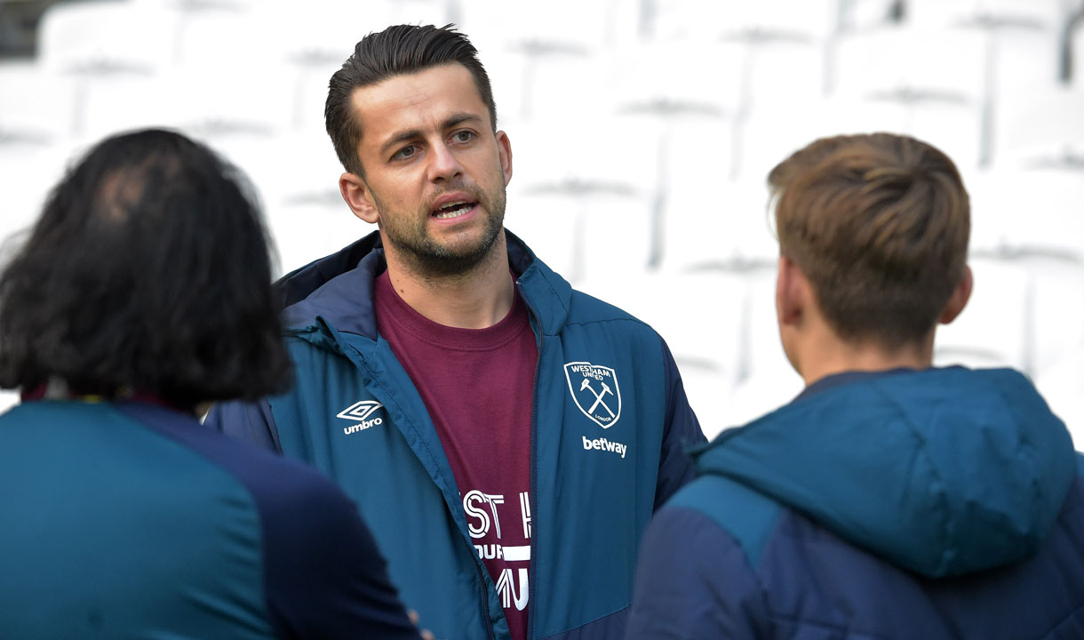 Lukasz Fabianski chats to young coaches at The Players' Project launch