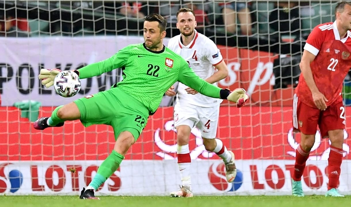 Łukasz Fabiański in action against Russia