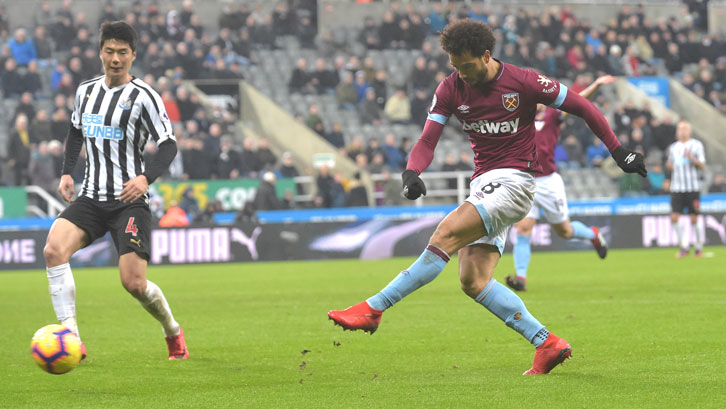 Felipe Anderson scores at Newcastle United