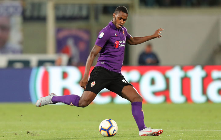 Edimilson Fernandes in action for Fiorentina against Chievo