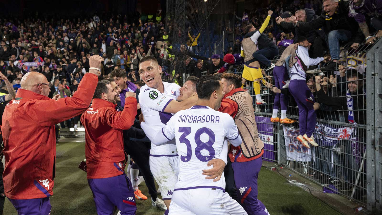 Fiorentina players celebrate