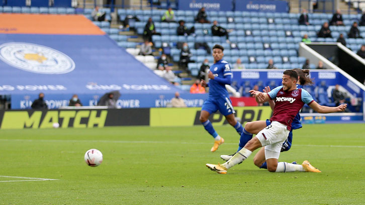 Pablo Fornals scores