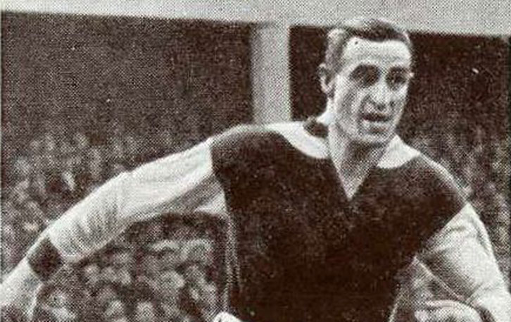 Stanley Foxall in action for the Hammers