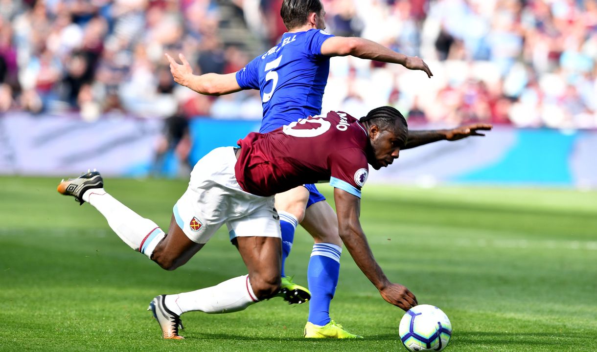 Michail Antonio takes on Ben Chilwell