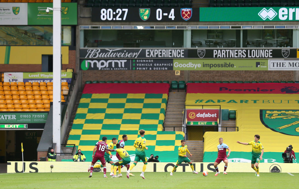 The scoreboard shows West Ham leading 4-0