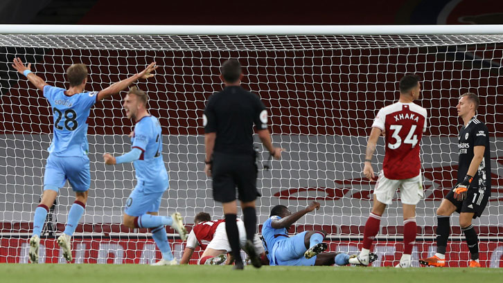 Michail Antonio scores at Arsenal