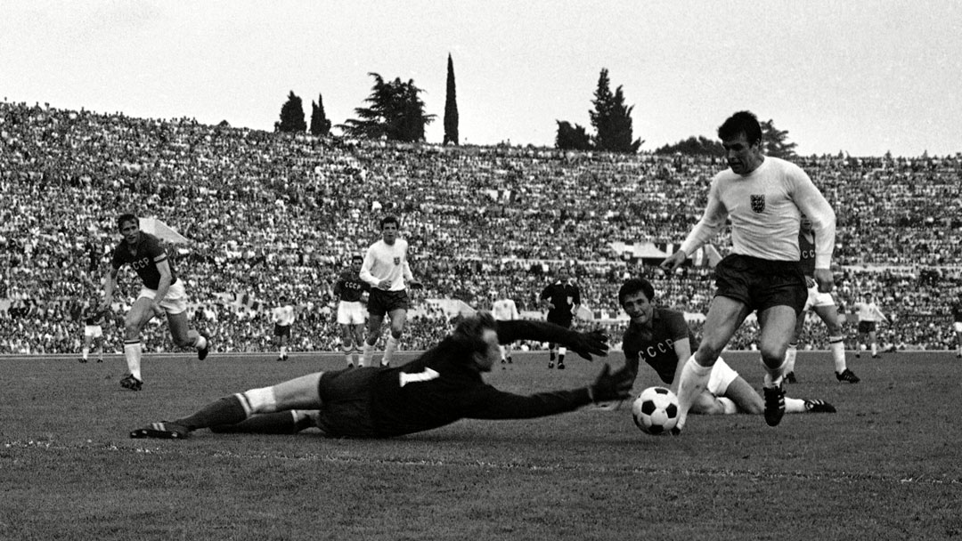 Geoff Hurst scores against the Soviet Union