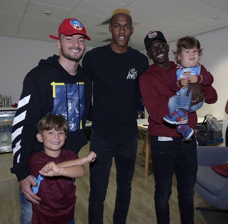 Sead Haksabanovic, Edimilson Fernandes and Domingos Quina presented the Buzio boys with personalised Home kits