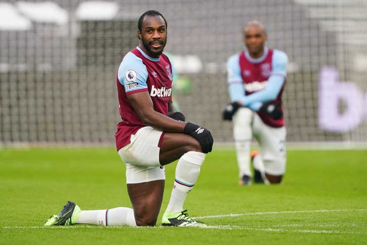 Hammers players take the knee