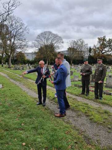 Libor Sečka, Vladimír Coufal and Tomáš Souček pay tribute to fallen Czechoslovakian war heroes