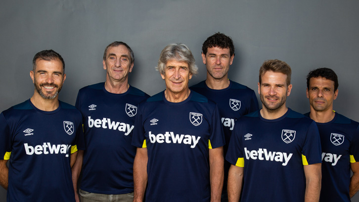 Manuel Pellegrini with Enzo Maresca, Ruben Cousillas, Xavi Valero, Felix Cao and 