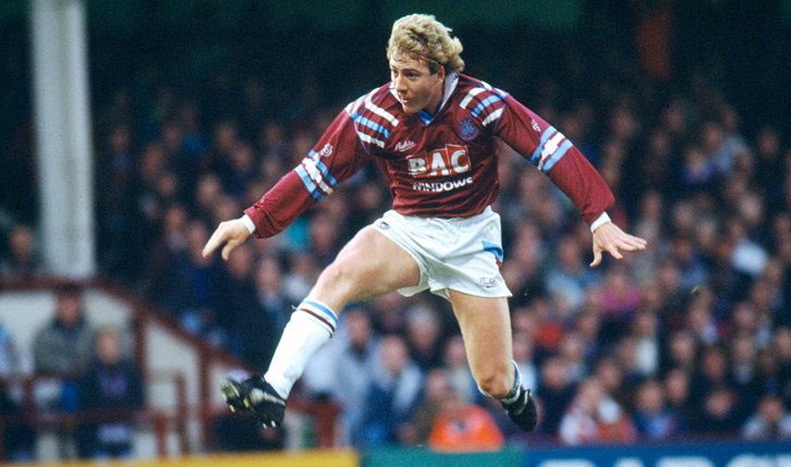 Frank McAvennie in action for West Ham United