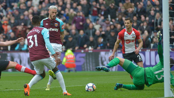 Marko Arnautovic puts West Ham United 2-0 up against Southampton