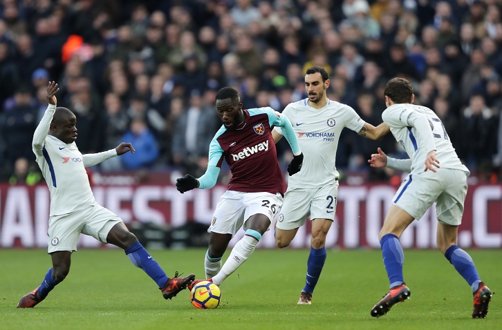 Arthur Masuaku takes on the Chelsea defence