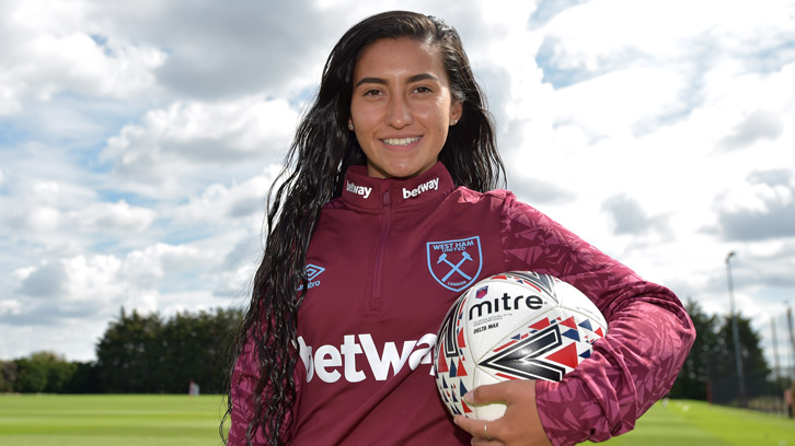 Maz Pacheco signs for West Ham United