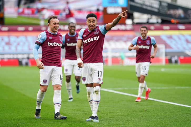 Mark Noble and Jesse Lingard celebrate against Leicester