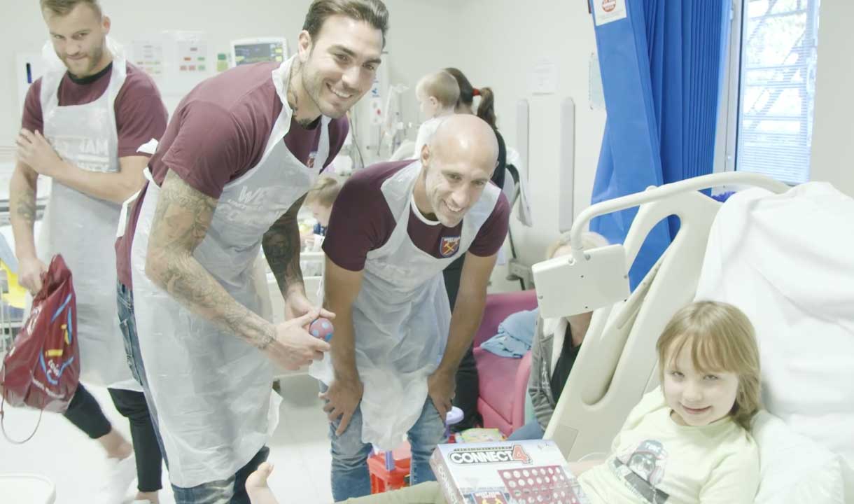 Roberto and Pablo Zabaleta visit youngsters at Newham University Hospital