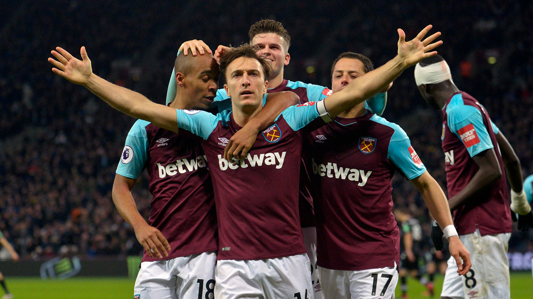 Mark Noble celebrates his goal against Crystal Palace