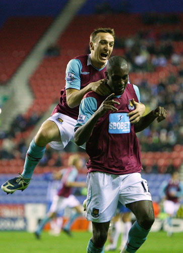 Mark Noble and Carlton Cole celebrate at Wigan