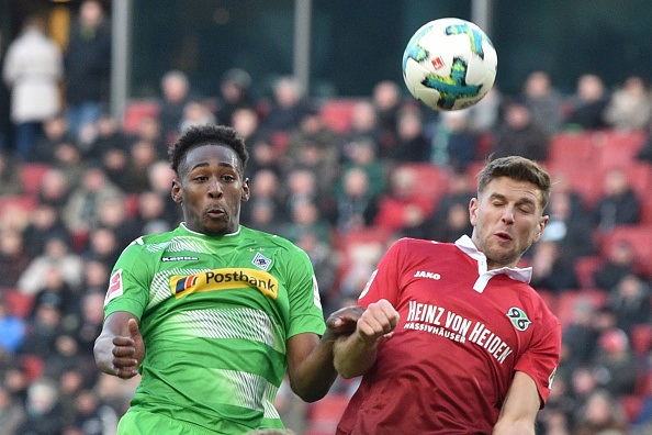 Reece Oxford in action at Hannover 96