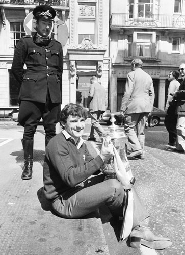 Paul Allen with the FA Cup trophy