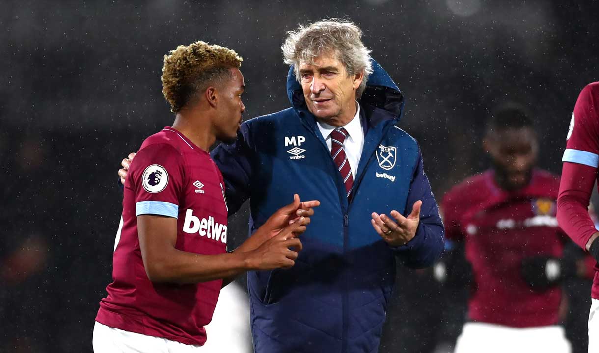 Manuel Pellegrini gives Grady Diangana instructions