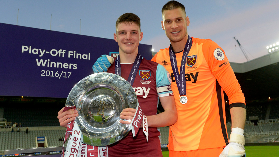 Declan Rice and Raphael Spiegel with the Premier League 2 Division 2 Play-Off trophy
