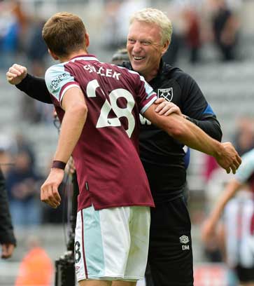 David Moyes with Tomáš Souček