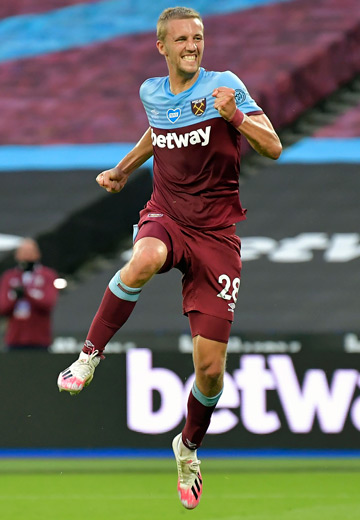 Tomas Soucek celebrates his goal versus Chelsea