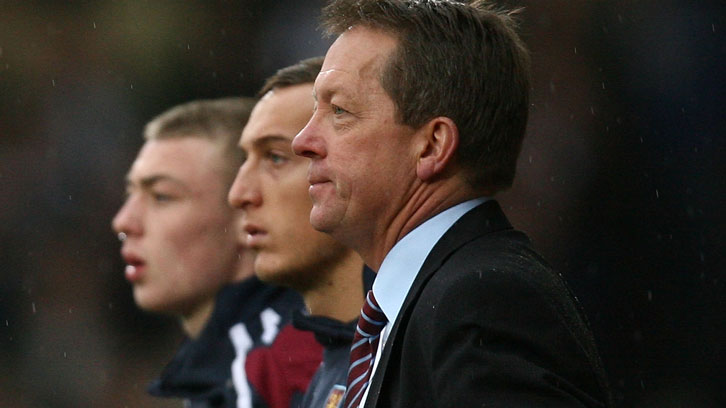 Freddie Sears and Mark Noble wait to enter the fray